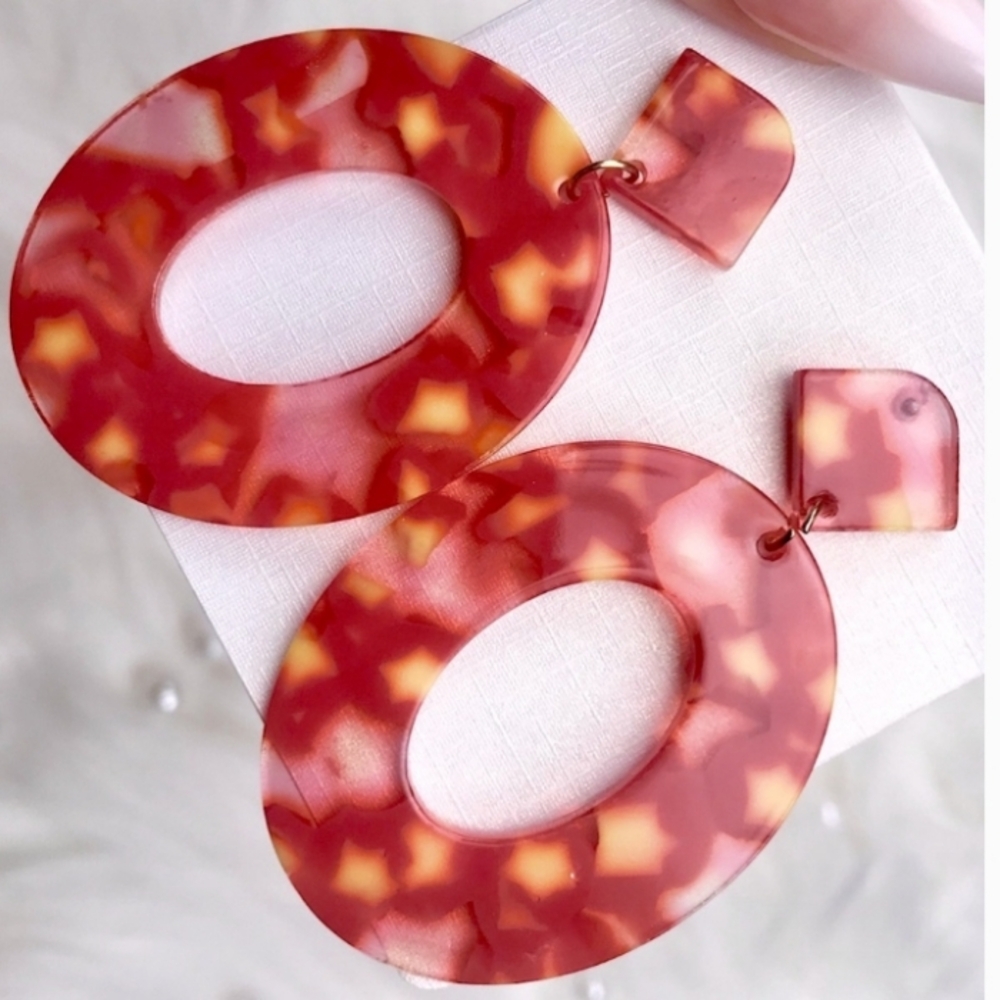 Red Dangle Earrings Oval Acrylic lightweight colorful for Summer anytime NEW NWT